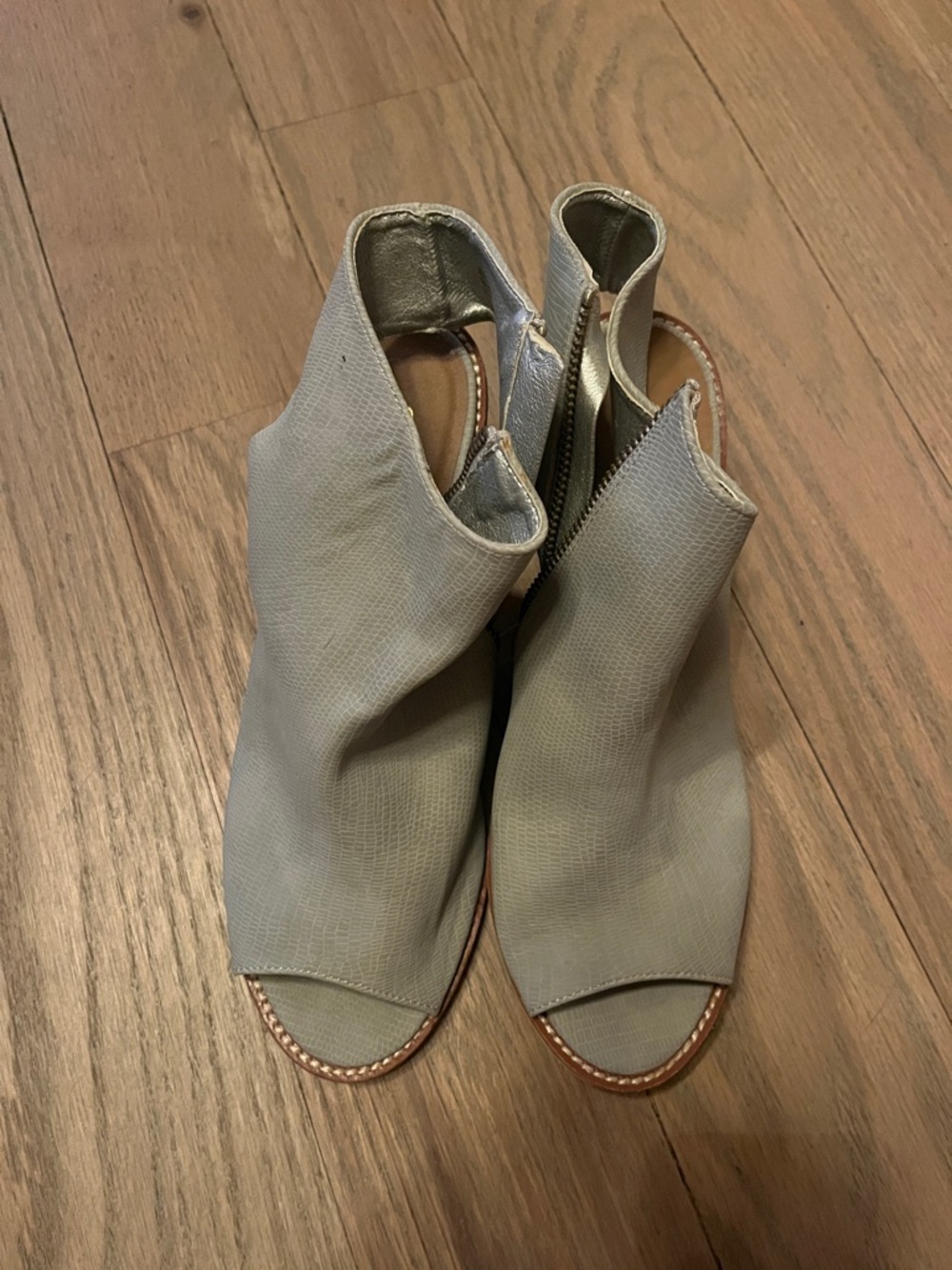 Women’s Grey Open-Toe Mule Clogs with Side Zip